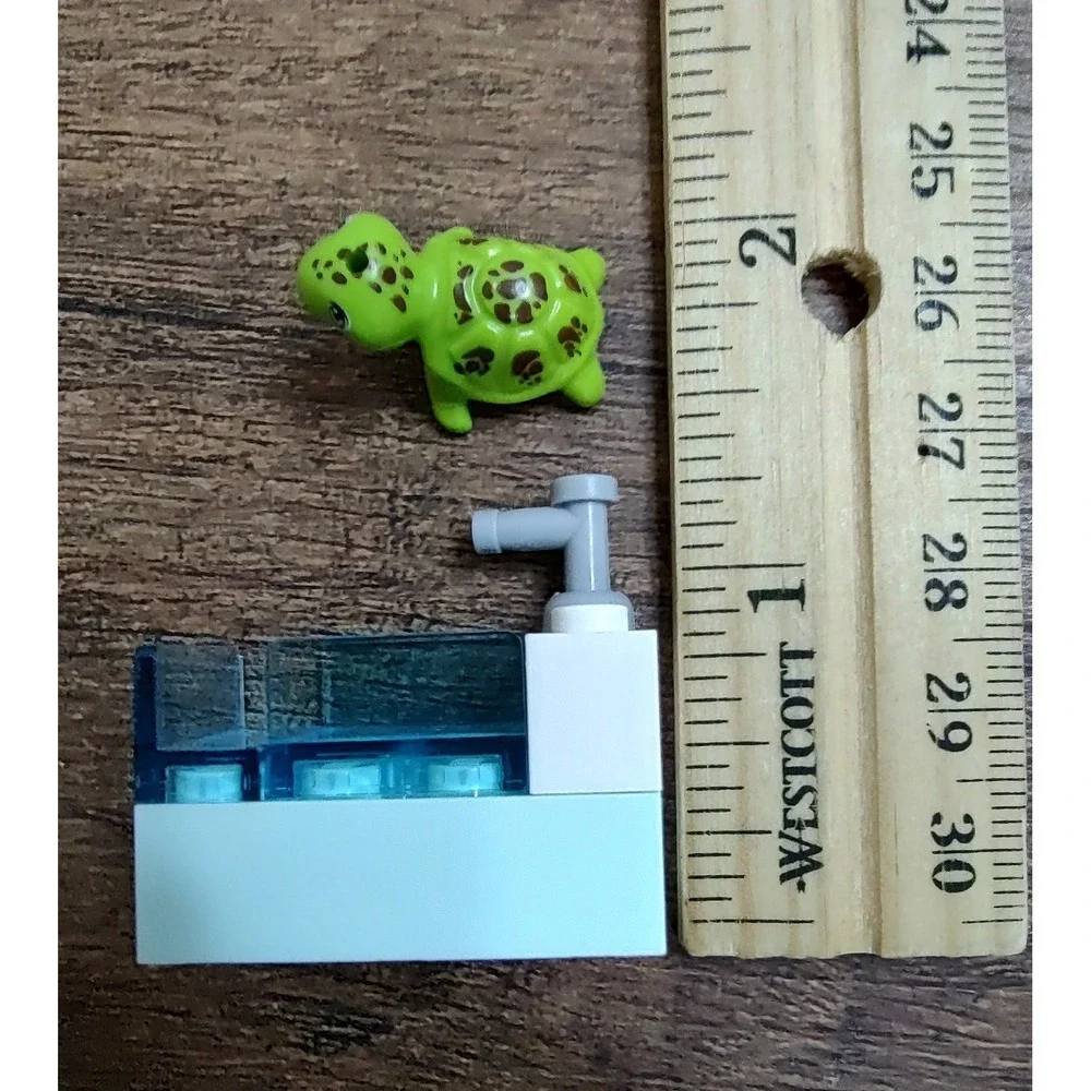 Lego Minifigure Animal Water Turtle Tank Vet Sink Cage
